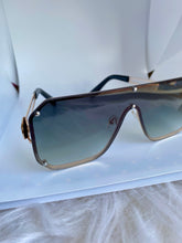 Load image into Gallery viewer, Oversized Divas Sunglasses
